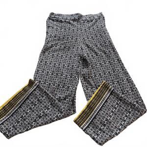 MAX STUDIO SZ L BOHO Black/white Yellow Trim Wide Leg pants  Elastic Back y2k